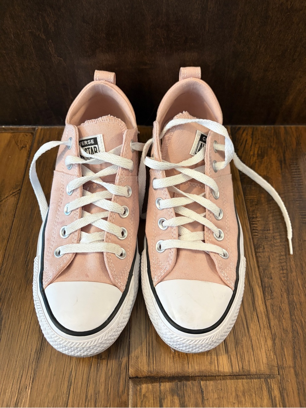Converse Low Top Sneakers in Light Pink